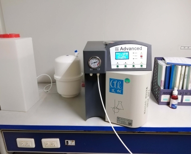 在实验室操作中，如何正确使用和维护实验室纯水设备？